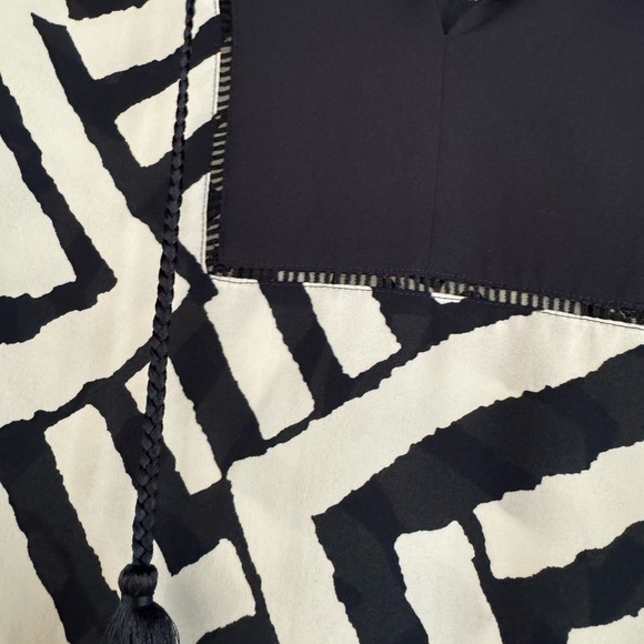 Chicos white‎ and navy blouse size 1 - Picture 3 of 3